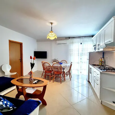 Apartments Zonta 800 M From Beach Rovinj Exterior photo